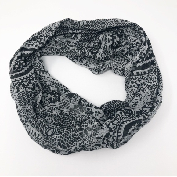 Infinity scarf - transparent material - Picture 1 of 1